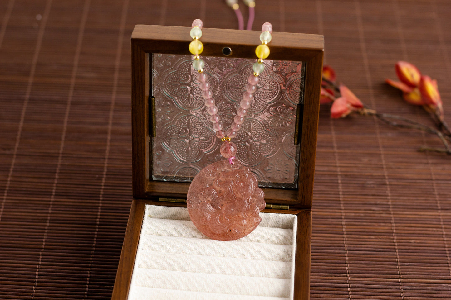 <You's jewelry>Exclusive customized strawberry crystal nine-tail pendant