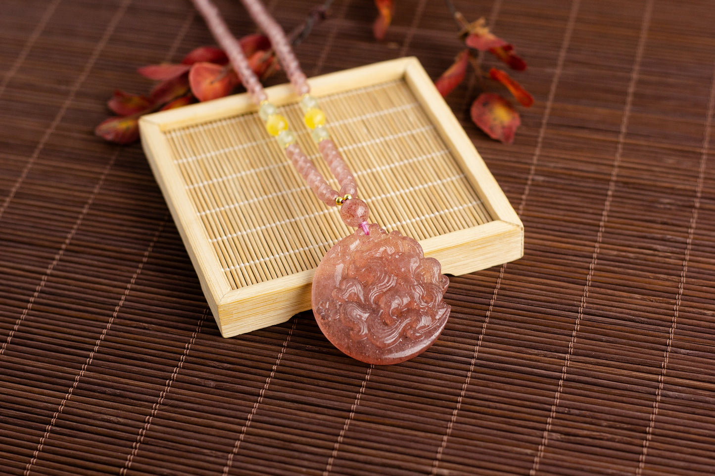 <You's jewelry>Exclusive customized strawberry crystal nine-tail pendant